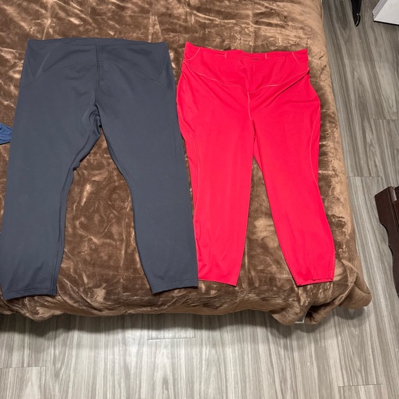 2 pairs of Women's size 20 Lululemon Leggings in black and Red - Picture 4 of 16